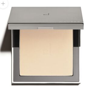 NWOT Doucce Cache Creme Powder Foundation YL3